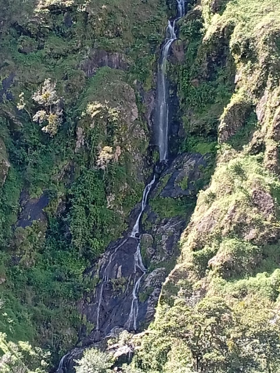 Cascada en el peñón de Loma Delgada